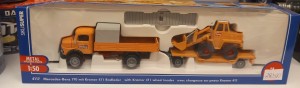 SIKU 4117 MERCEDES Z ŁADOWARLKĄ  KOŁOWĄ